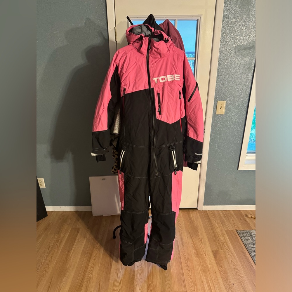 TOBE Barely Worn SnowSuit